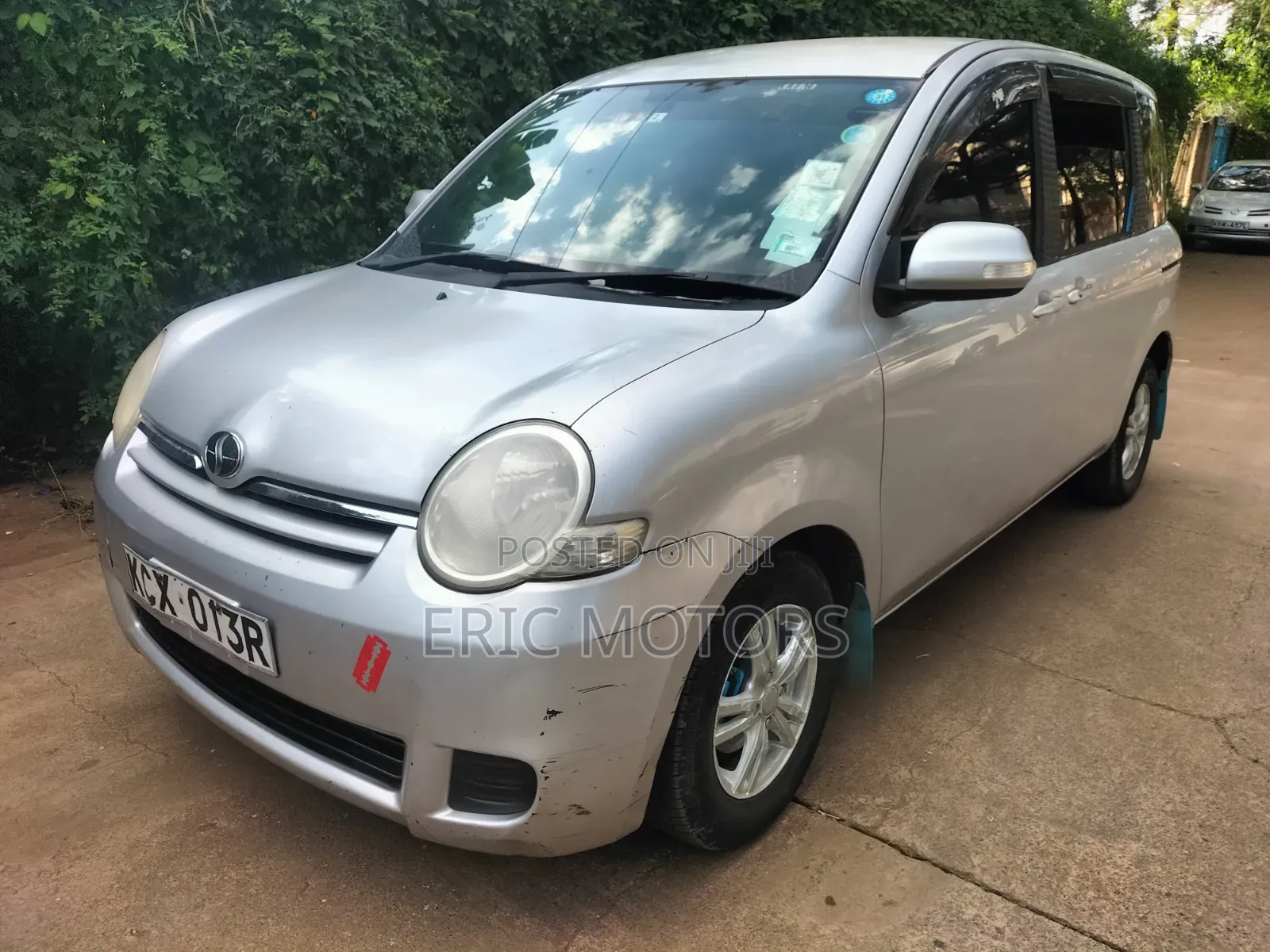 Toyota Sienta 2012 Silver
