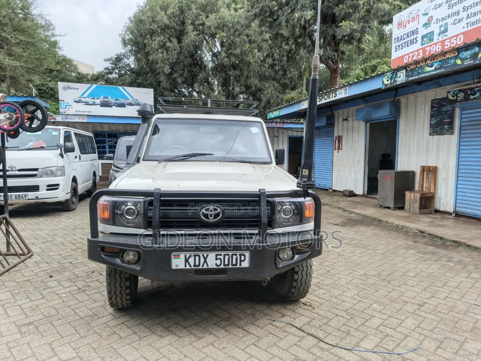 Toyota Land Cruiser 2011 White