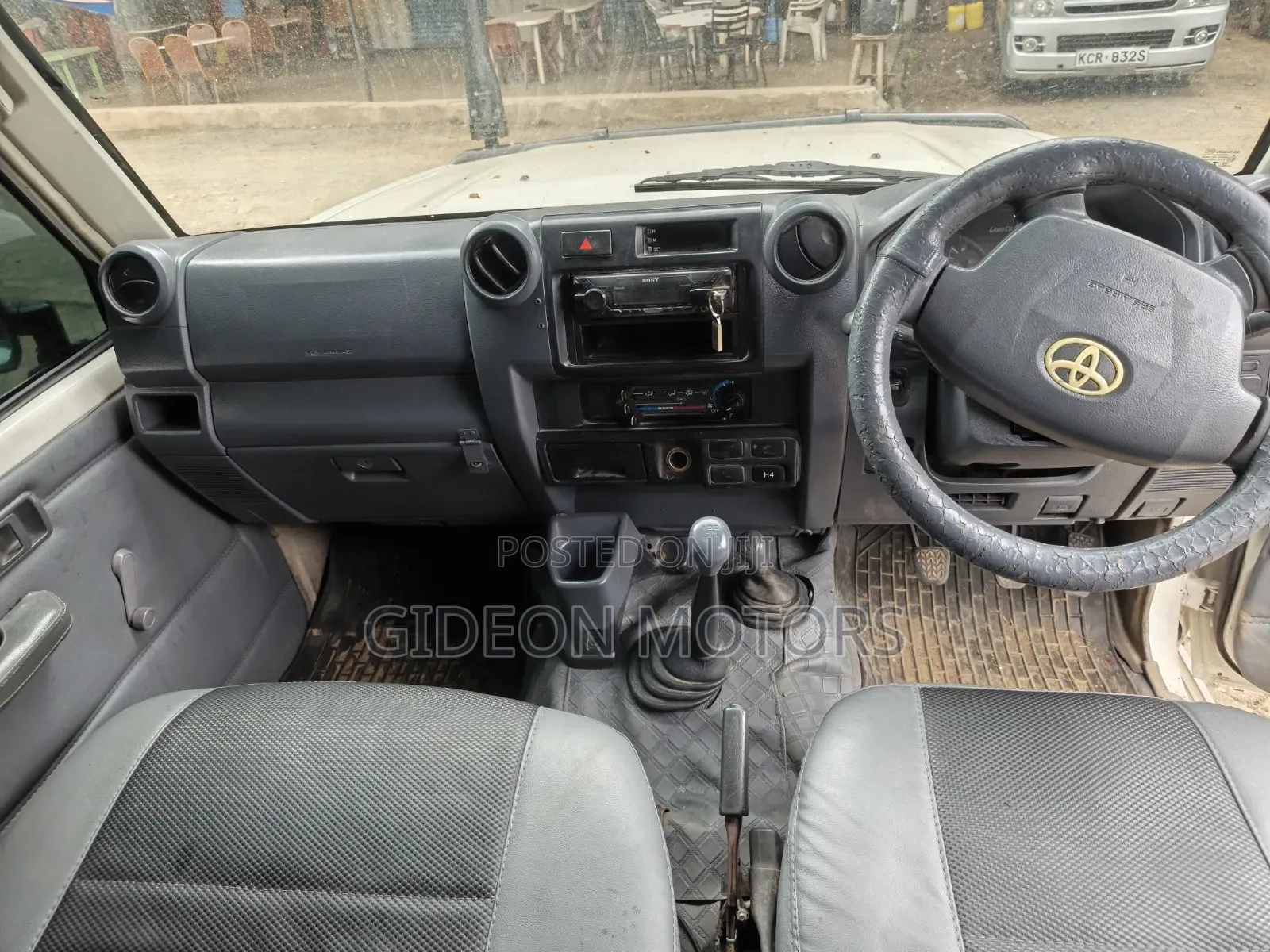 Toyota Land Cruiser 2011 White
