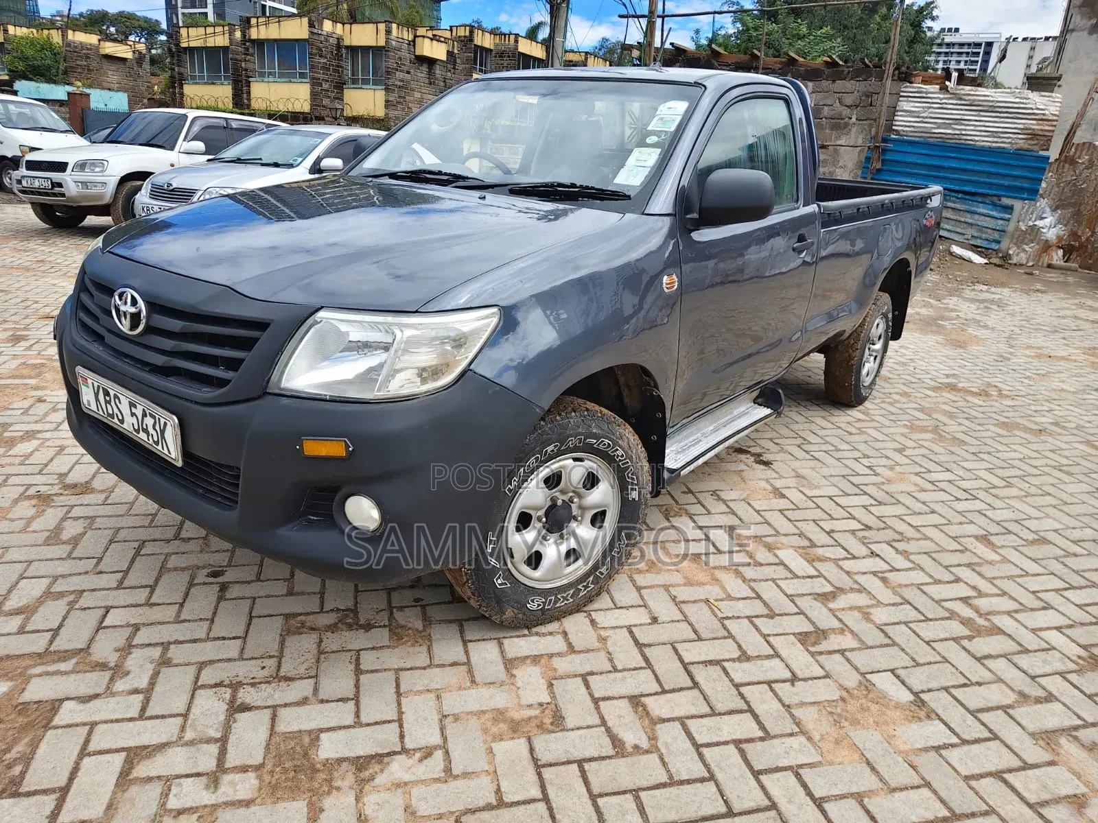 Toyota Hilux 2.5 D-4D 4X4 SRX 2012 Gray