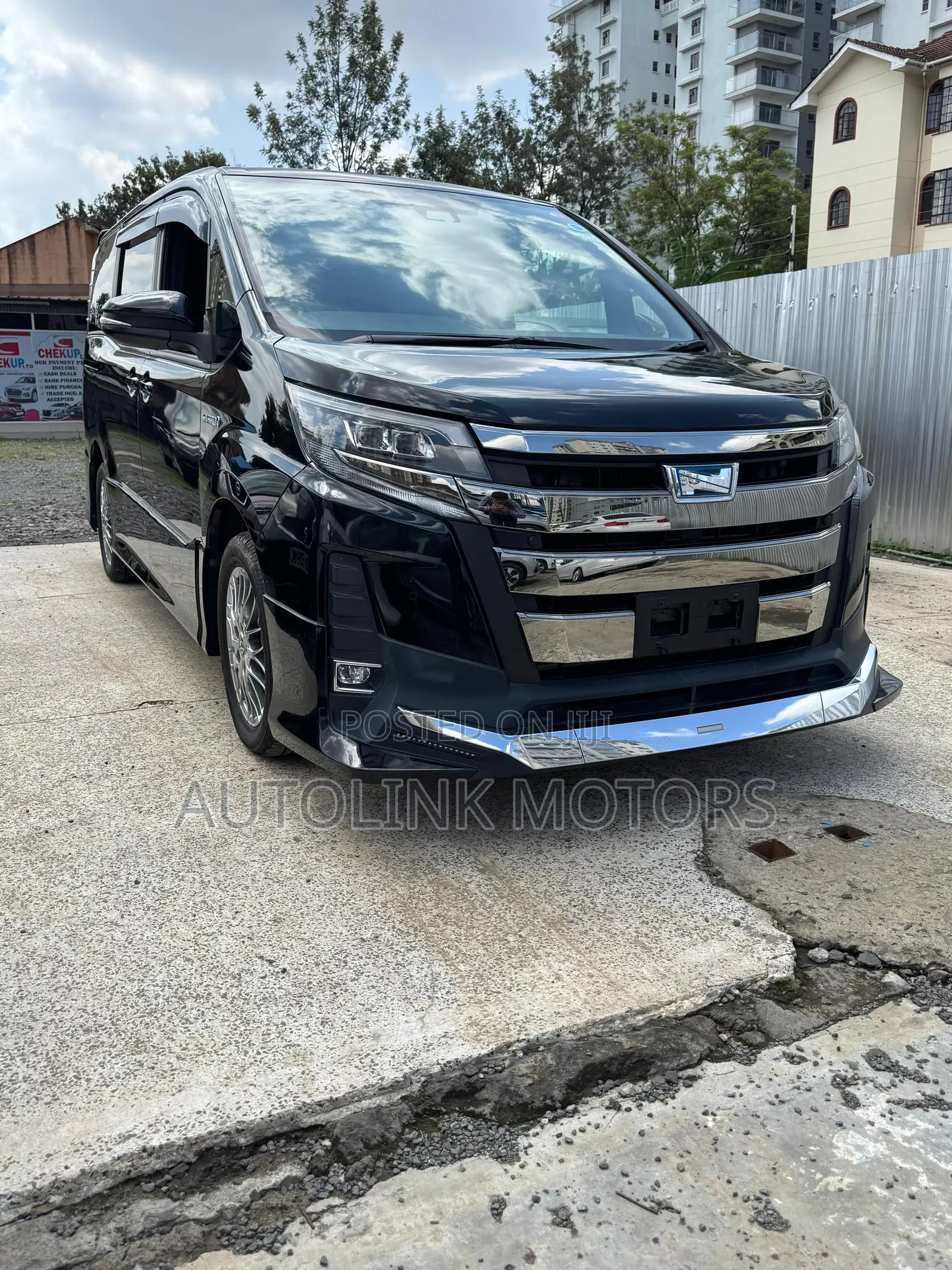 Toyota Noah 1.8 FWD Hybrid (7 seater) 2019 Black