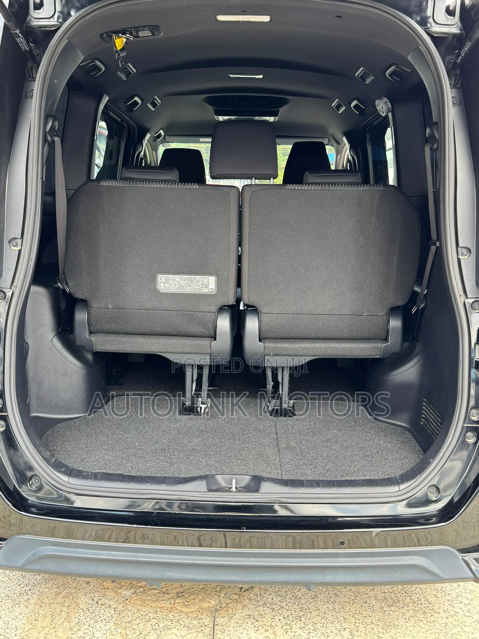 Toyota Noah 1.8 FWD Hybrid (7 seater) 2019 Black