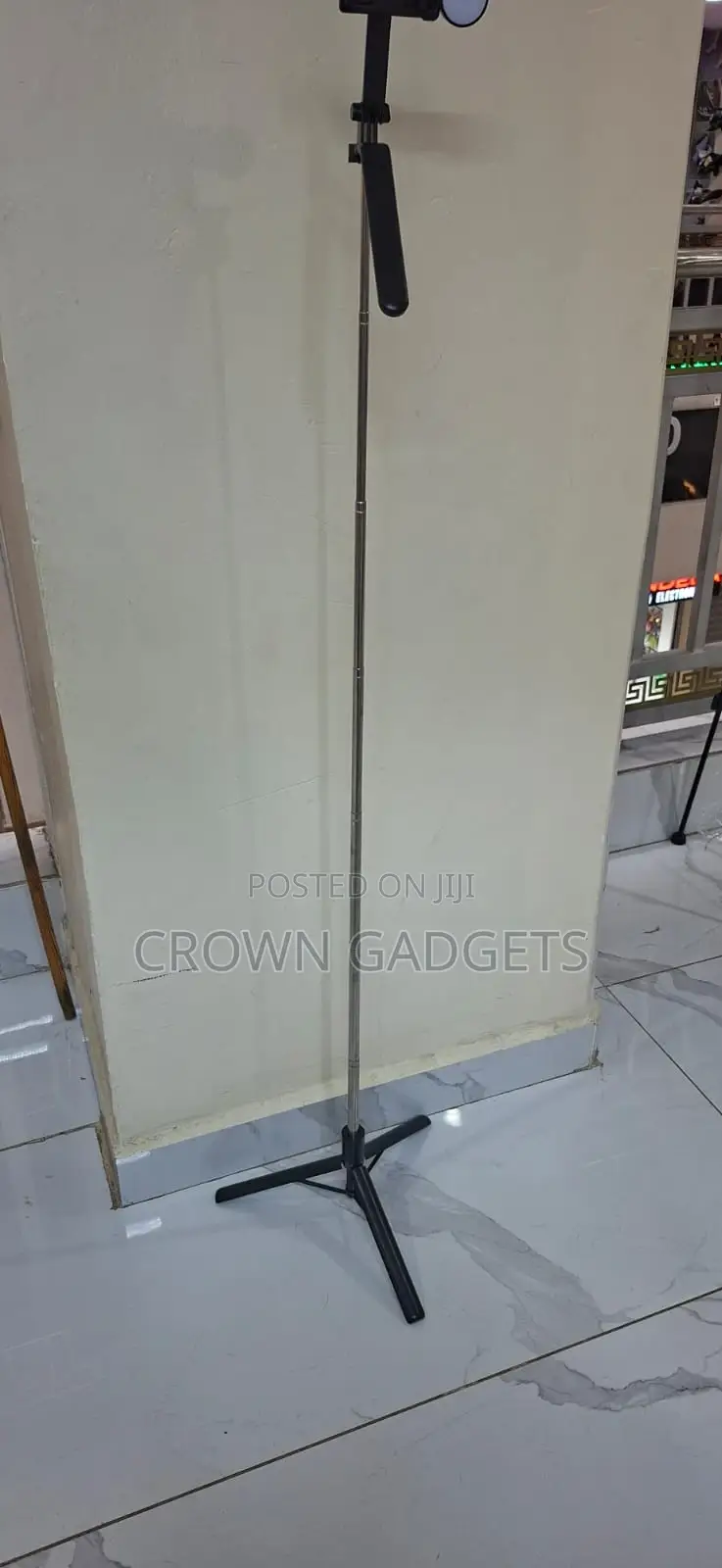 R16 Phone Selfie Stick Tripod for Vlog Live Streaming
