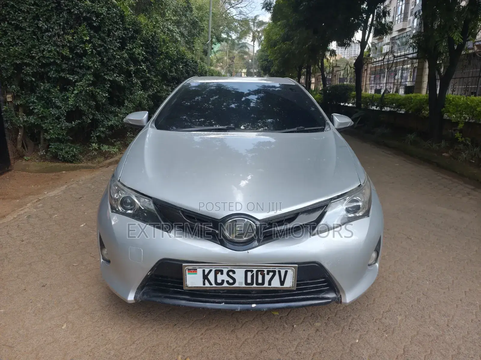 Toyota Auris 2013 Silver