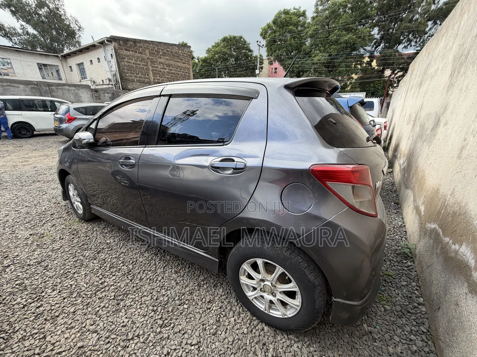 Toyota Vitz 1.3 FWD 5dr 2013 Gray