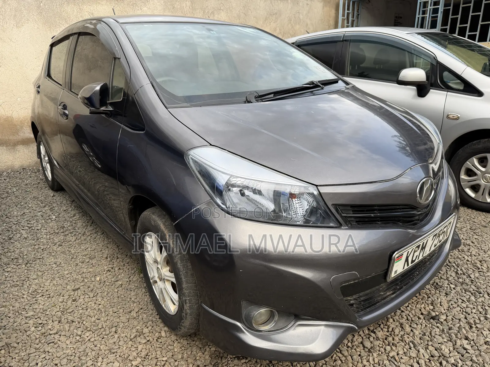 Toyota Vitz 1.3 FWD 5dr 2013 Gray