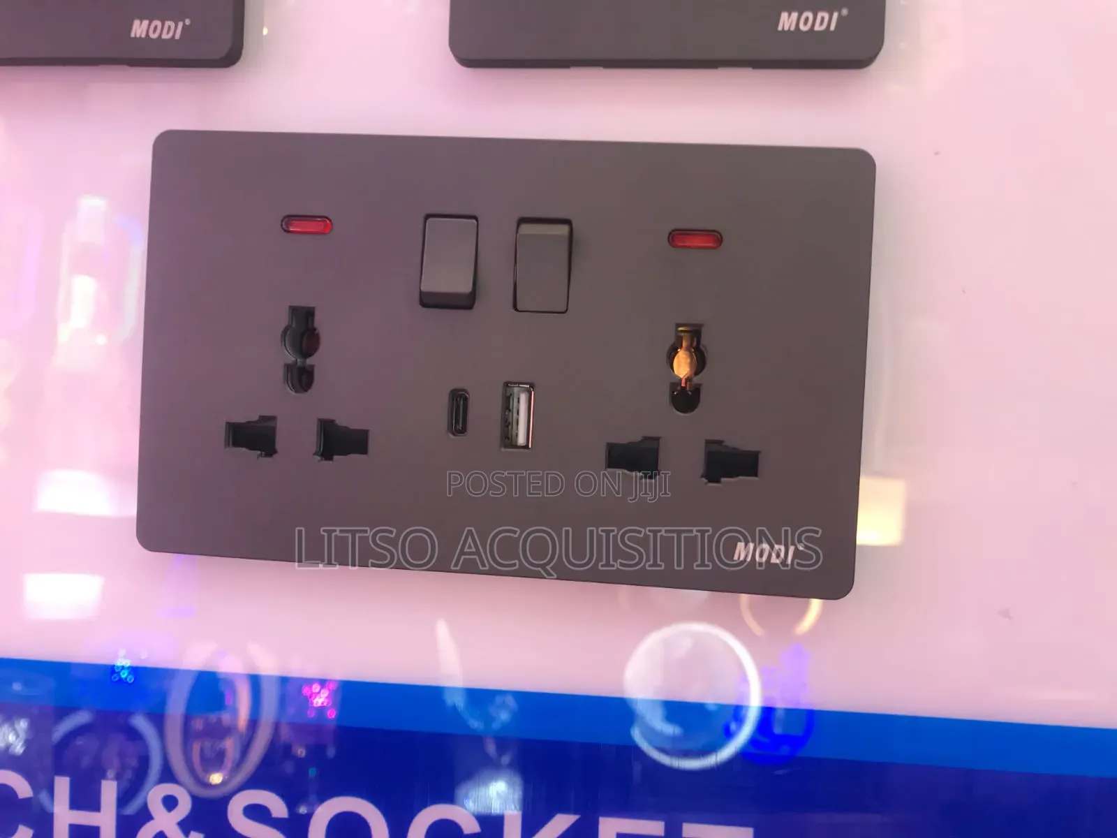 Universal Double Socket in Black Built-in Usb Type-C Charging Ports.