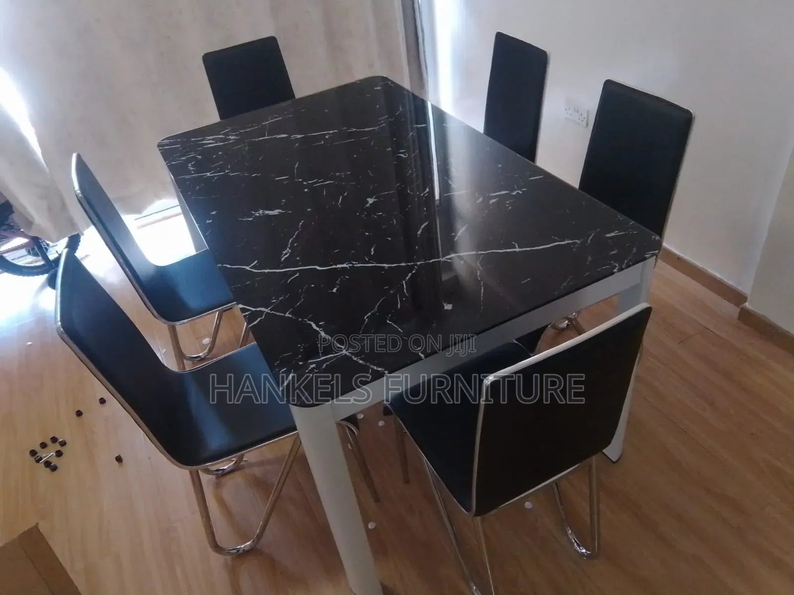 Luxury 6 Seater Dining Table With Comfortable Chairs