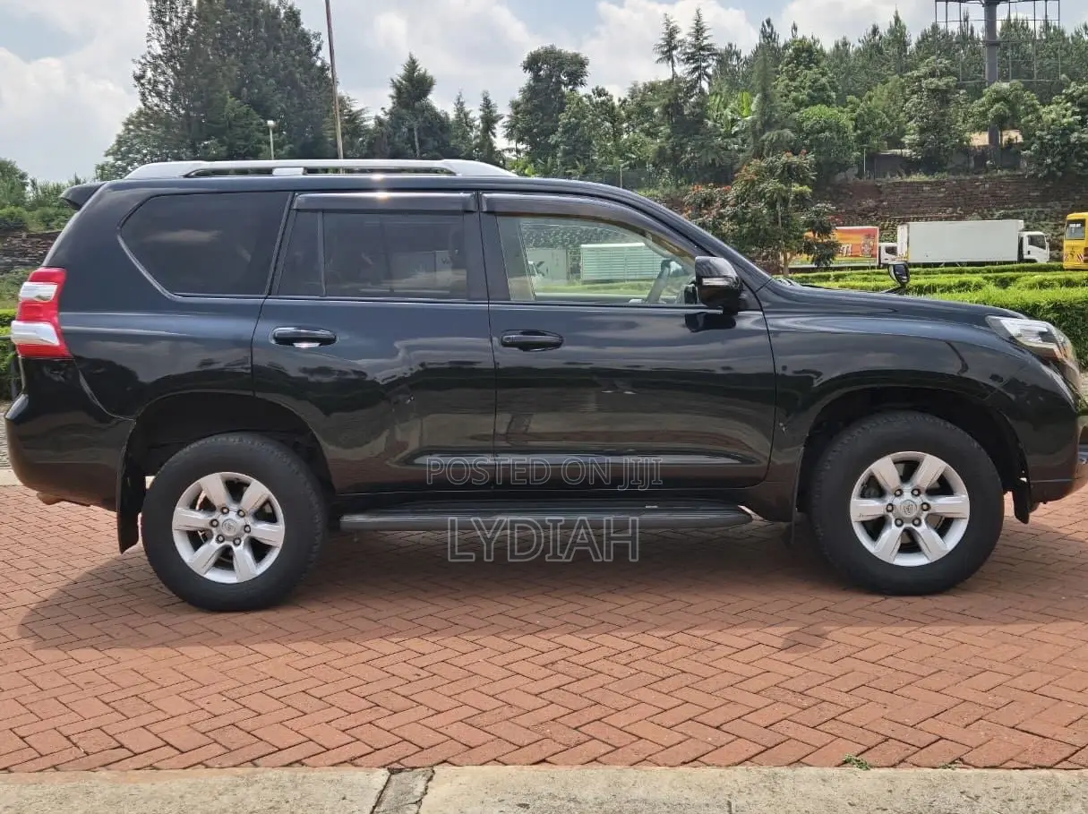 Toyota Land Cruiser Prado 2016 Black