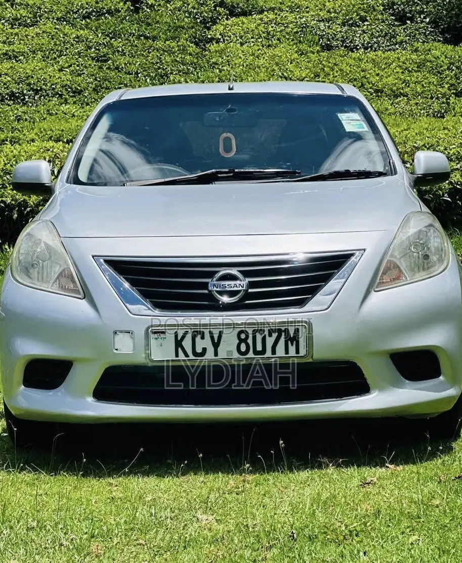 Nissan Tiida 2013 Silver