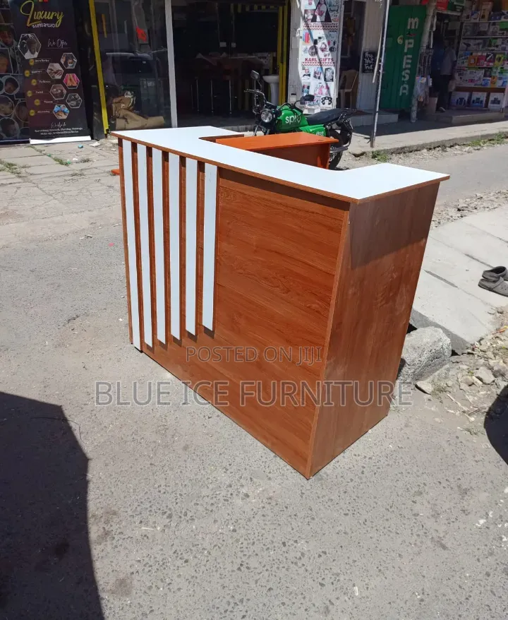 Office Reception Waiting Desk