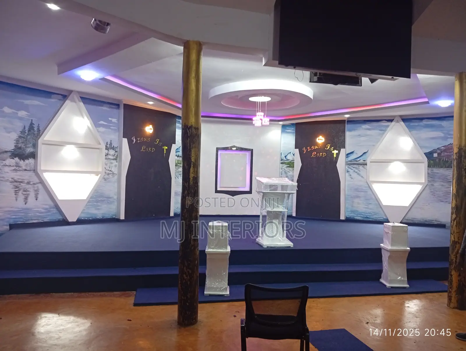Wall to Wall Tufted Carpet for Church Auditorium