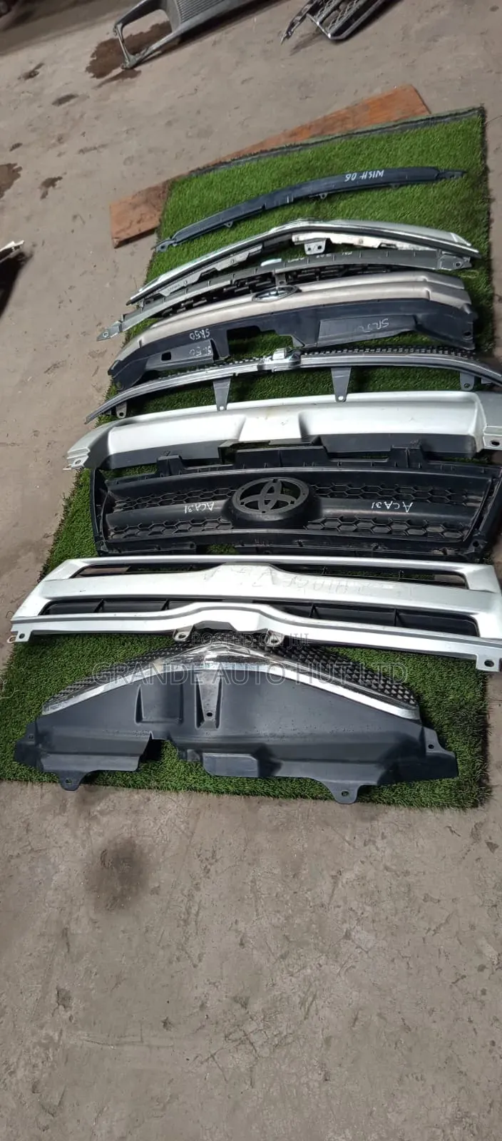 Ractis,Hiace 7l,Rav4 Ac31,Townace,Wish,Isis Grills