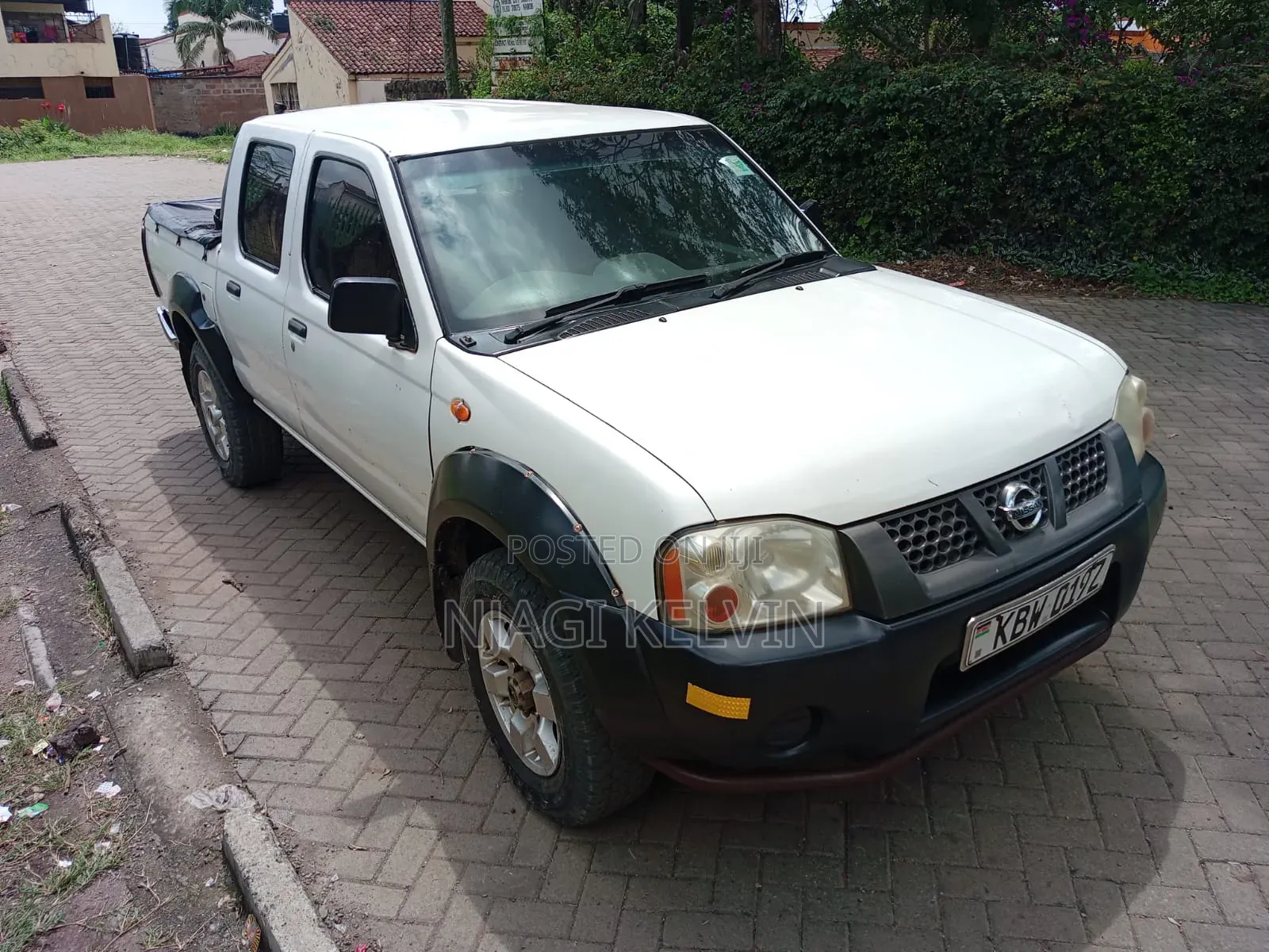 Nissan Hardbody 2012 White