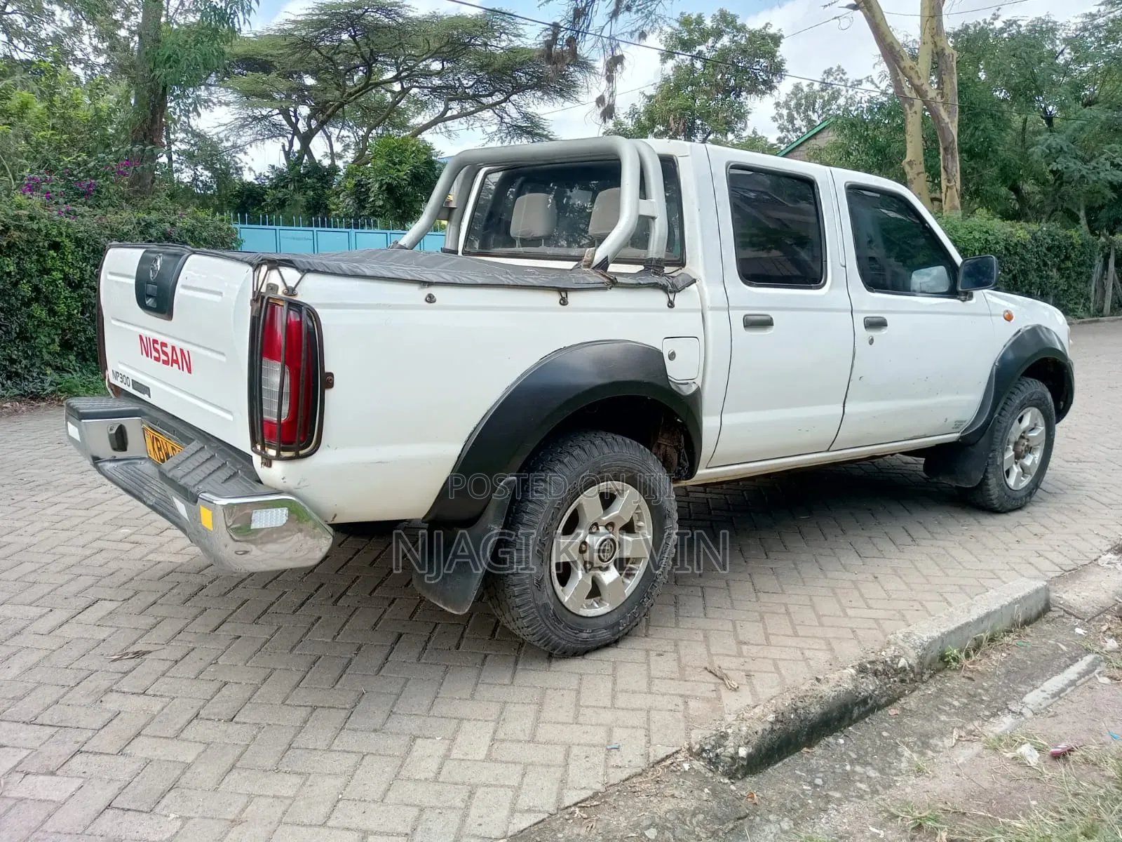 Nissan Hardbody 2012 White