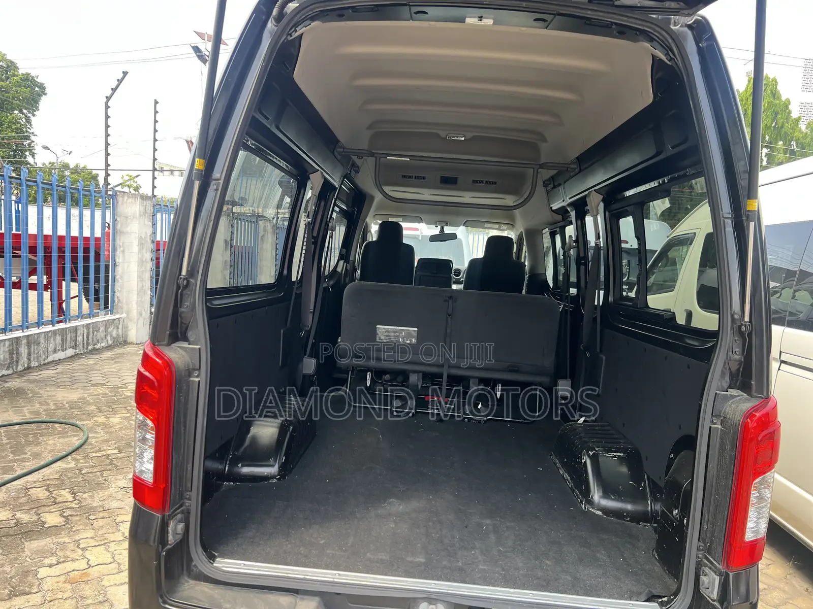 Nissan Caravan (Urvan) 2018 Black