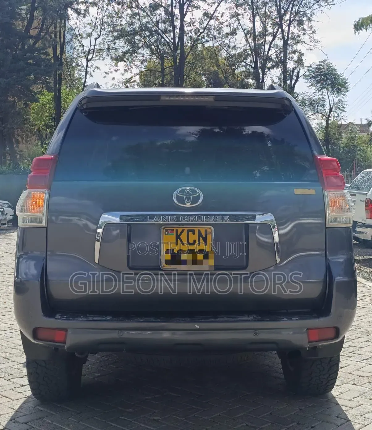 Toyota Land Cruiser Prado 2011 Gray