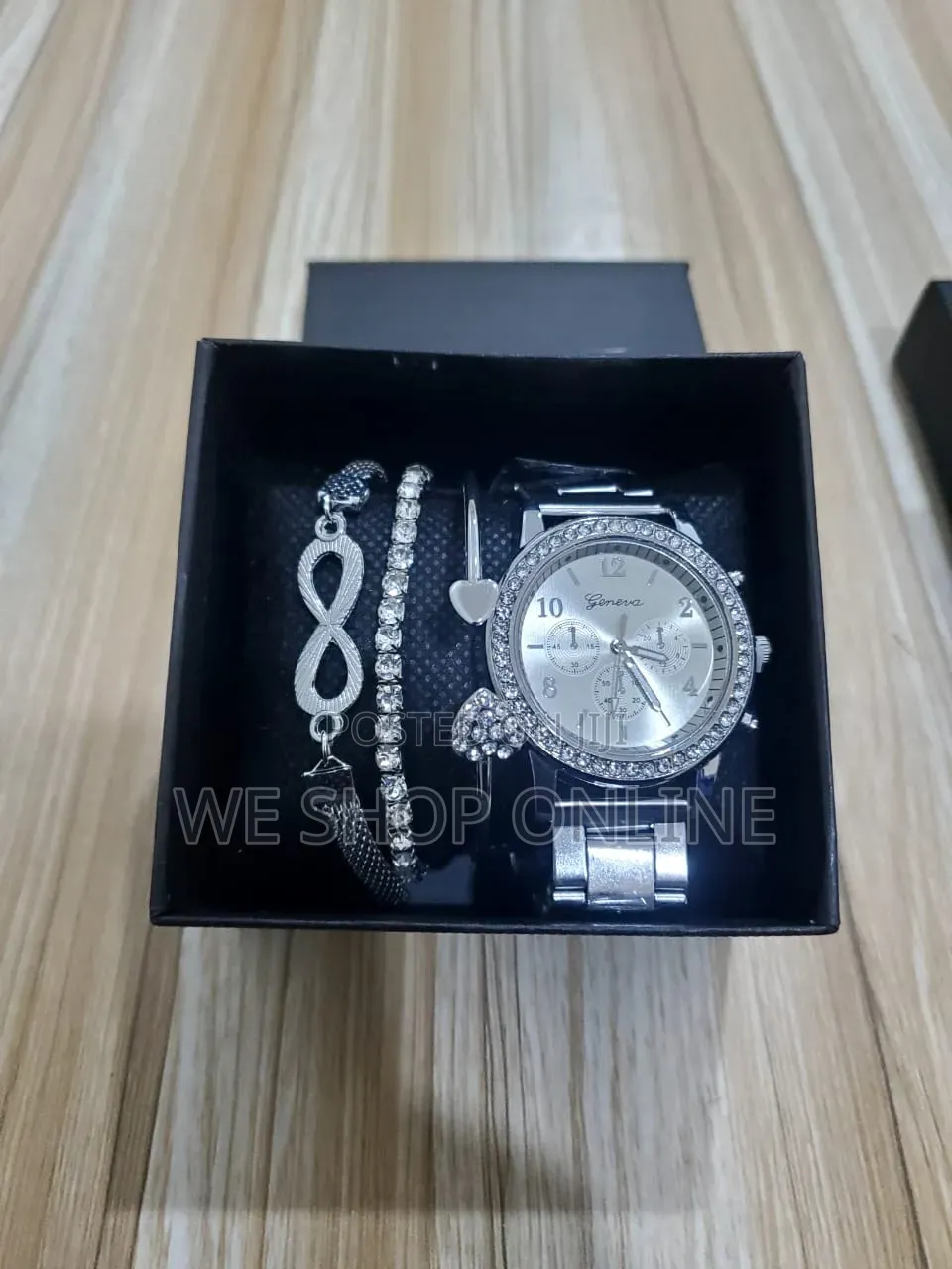 4 in 1 Infinity Watch Set Elegant Ladies Set