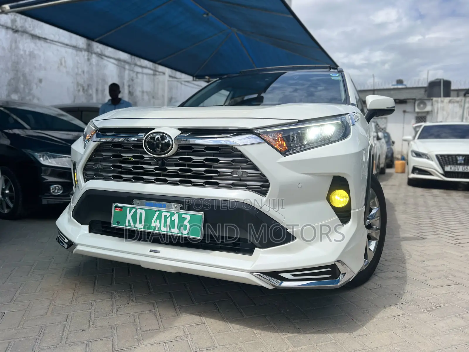 Toyota RAV4 XLE Premium AWD 2020 Pearl