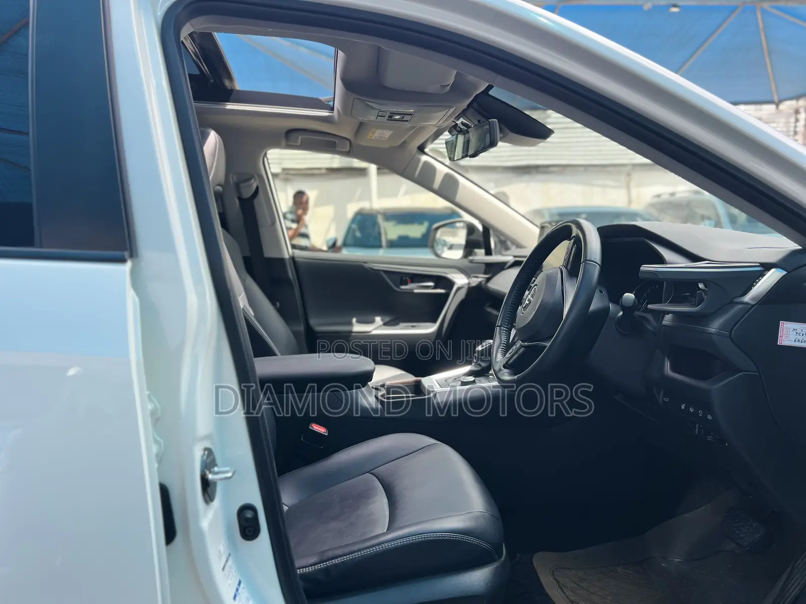 Toyota RAV4 XLE Premium AWD 2020 Pearl