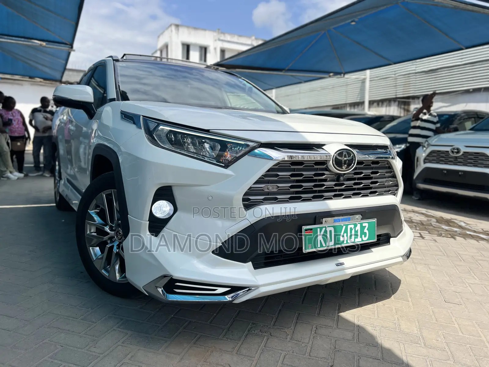 Toyota RAV4 XLE Premium AWD 2020 Pearl