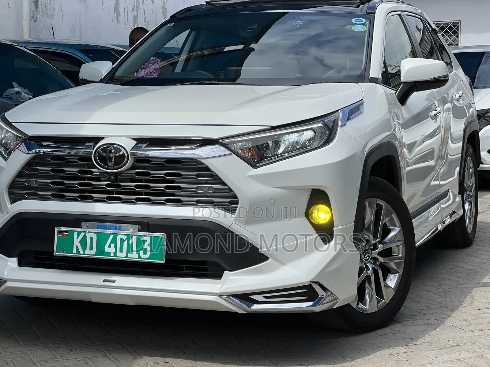 Toyota RAV4 XLE Premium AWD 2020 Pearl
