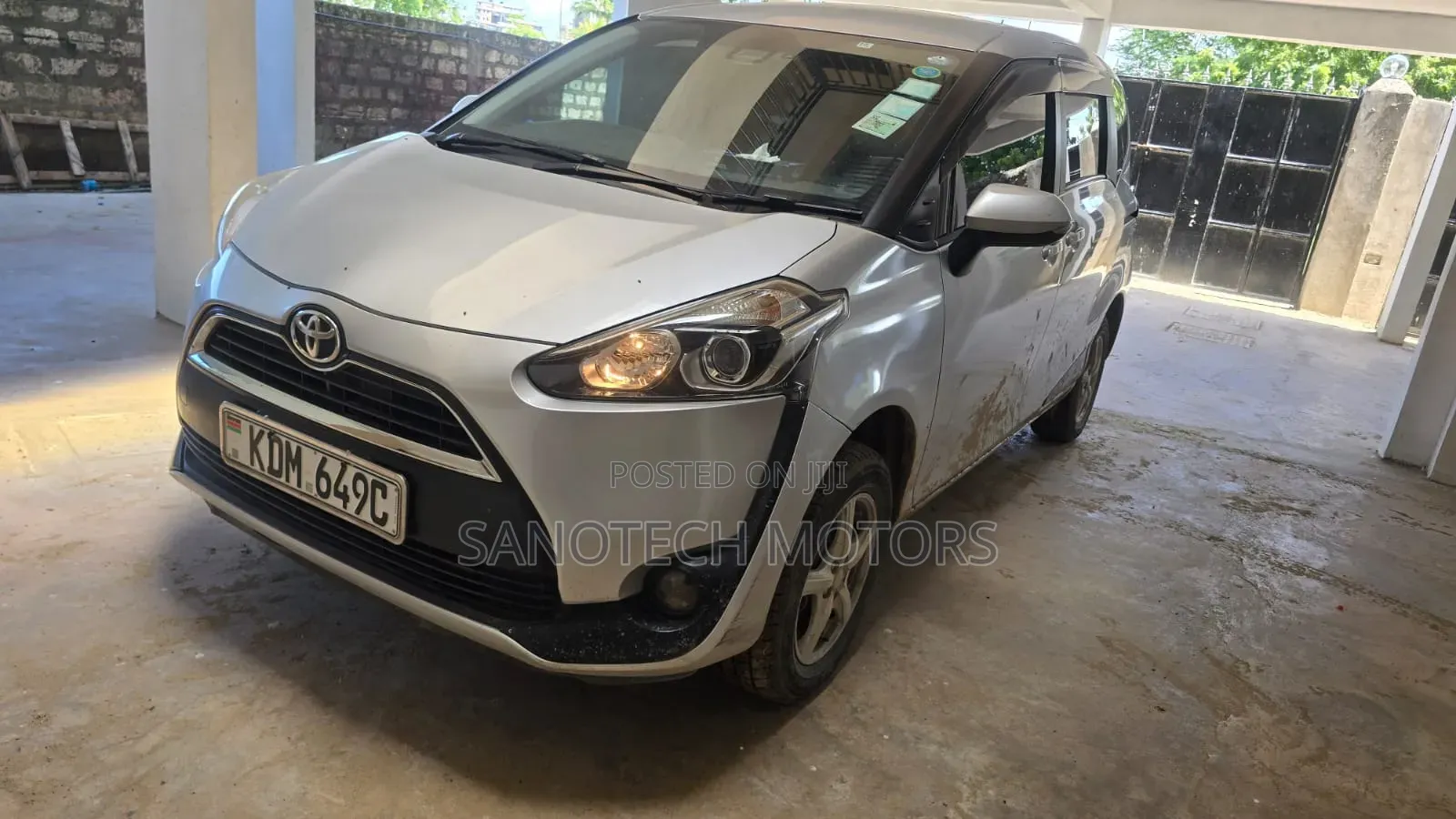 Toyota Sienta 2016 Silver
