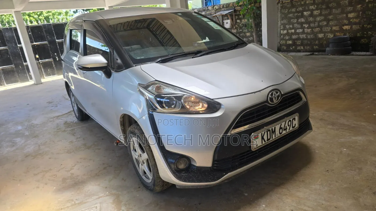 Toyota Sienta 2016 Silver