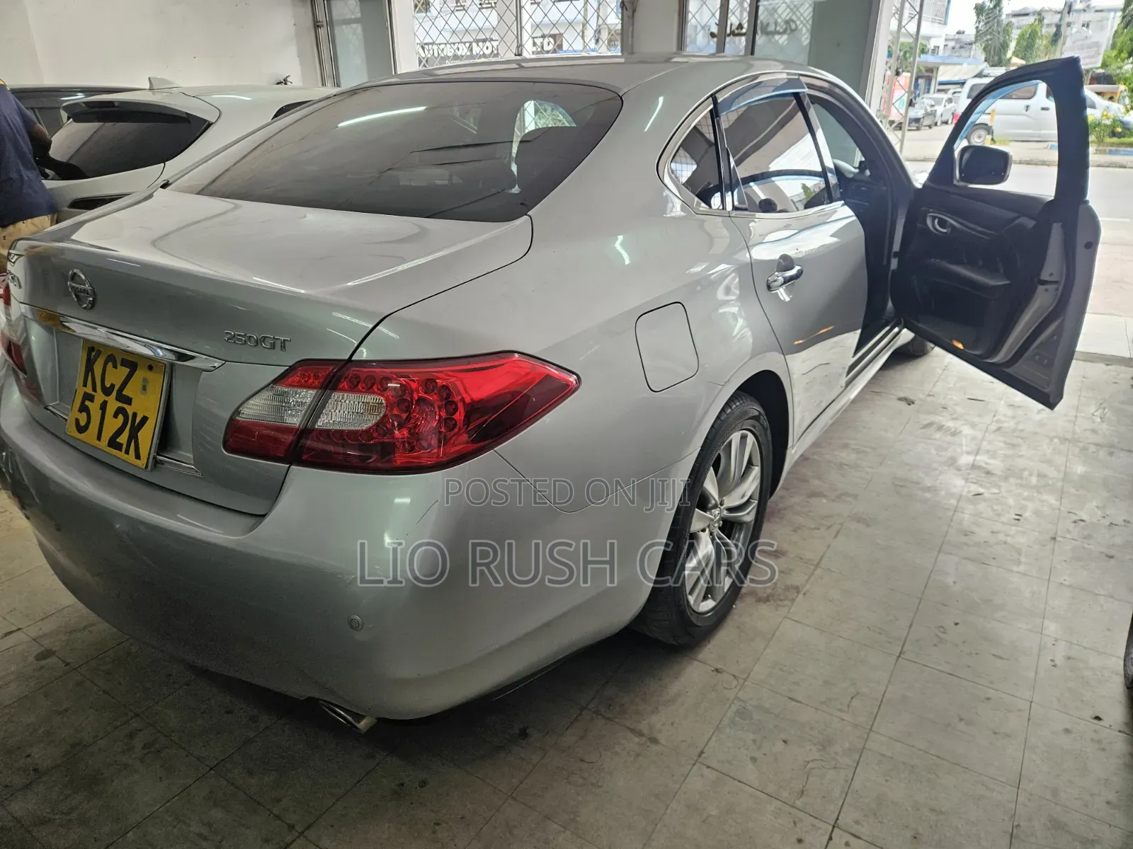 Nissan Fuga 2013 Silver