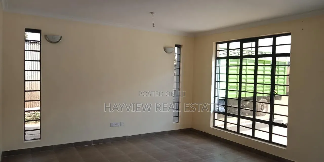 4bdrm Townhouse/Terrace in Thogoto for sale