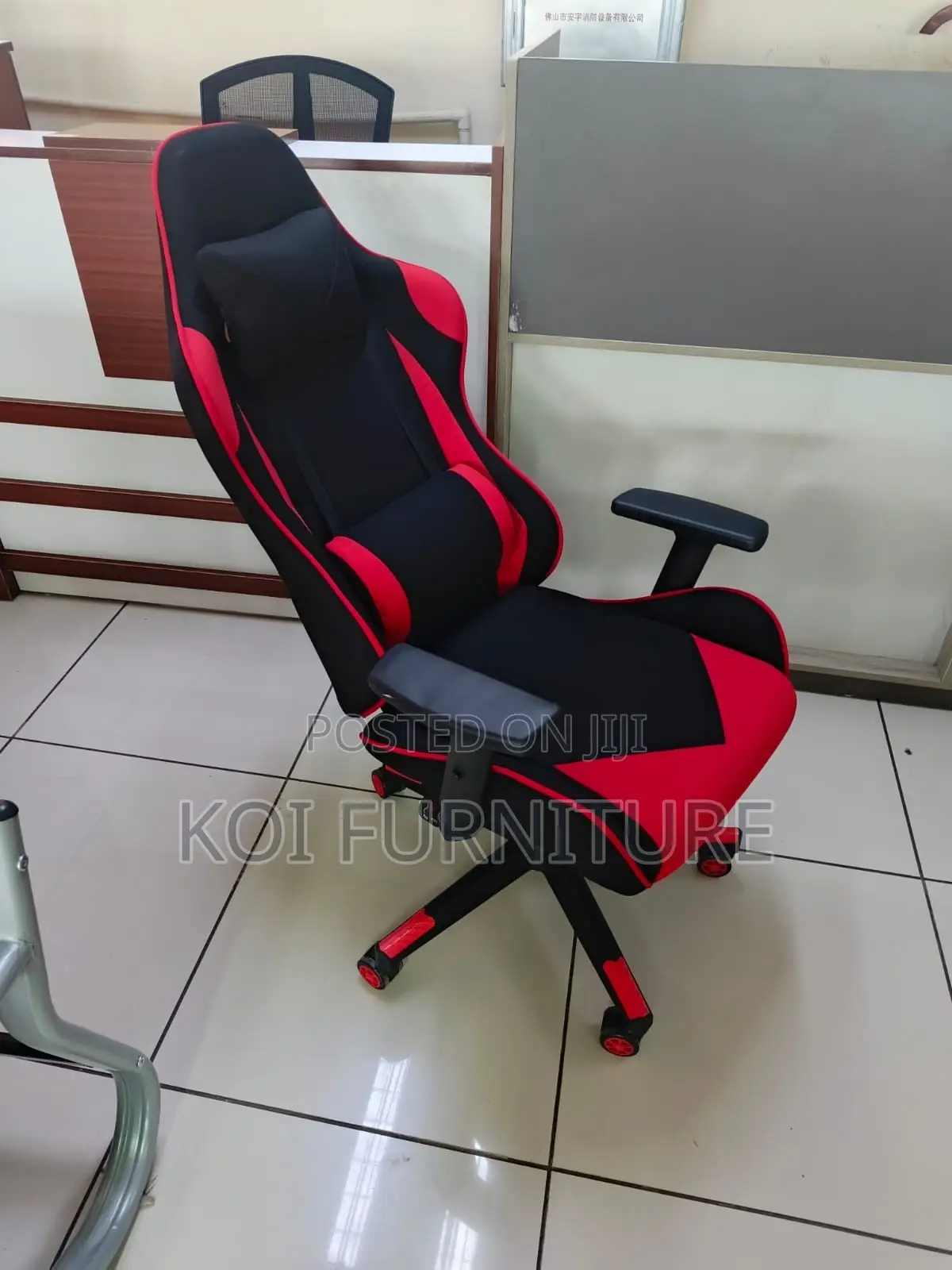 Office Chai:Ys916-White Gaming Chair in a Black and White Eco-Leather