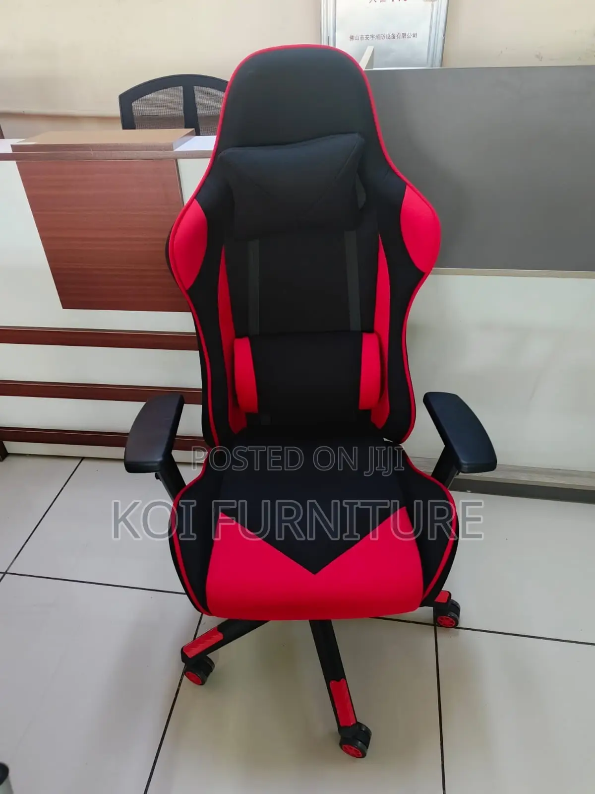 Office Chai:Ys916-White Gaming Chair in a Black and White Eco-Leather