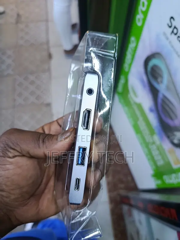 Usb C Hub, 4 in 1 Usb Hub 4 Port 3.5mm Aux 3.0 for Charging