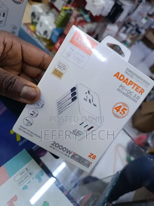 Ldnio Z8 45w Gan Universal Travel Adapter in White.