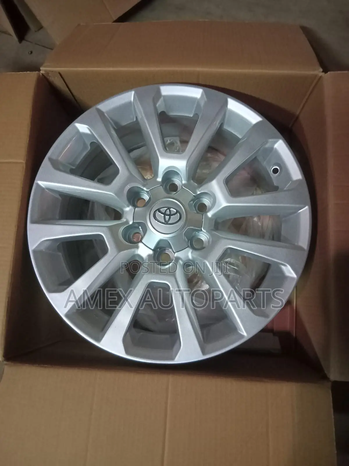 Rims 18 Inch Silver Et+25 H*Pcd 6x139.7 Cb 106.2