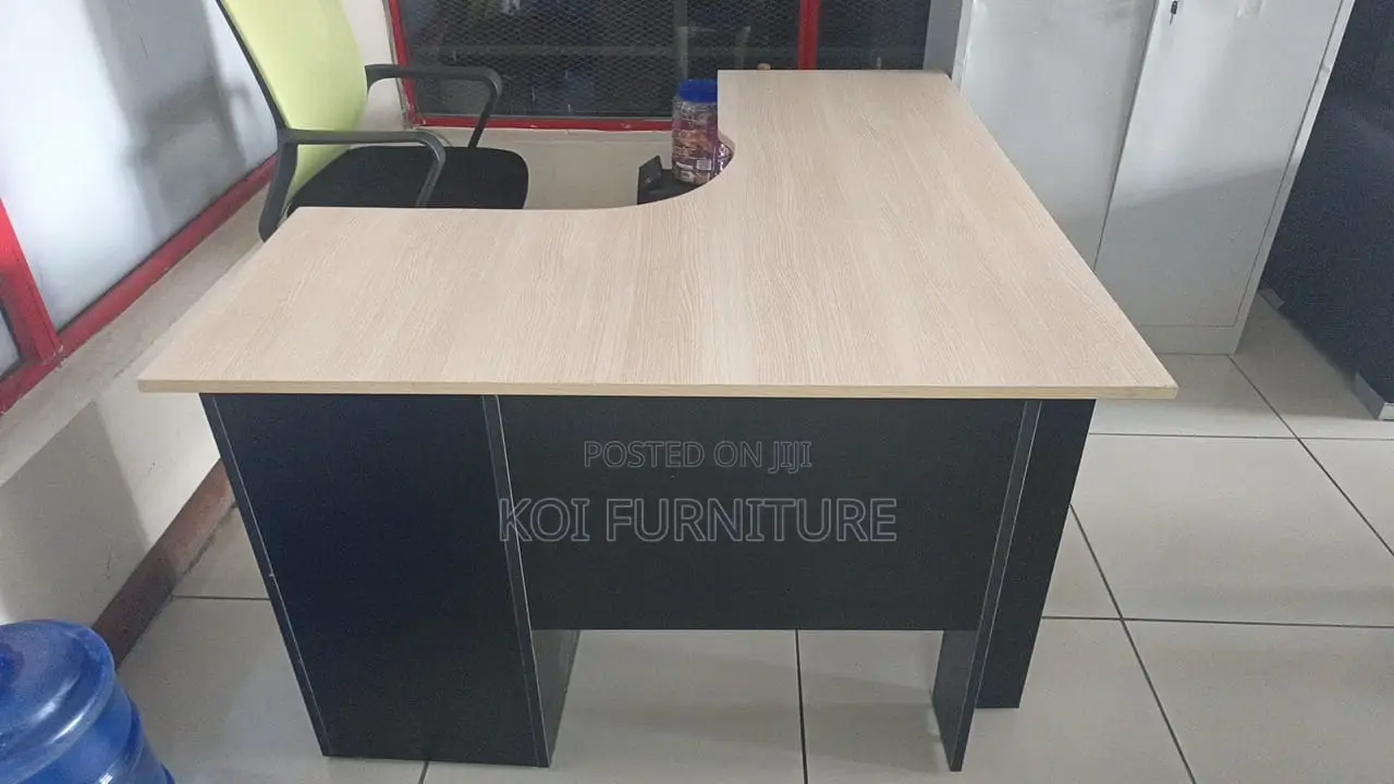 Office Desk : 1.2m L-Shaped Office Desk With Wood-Grain Finish