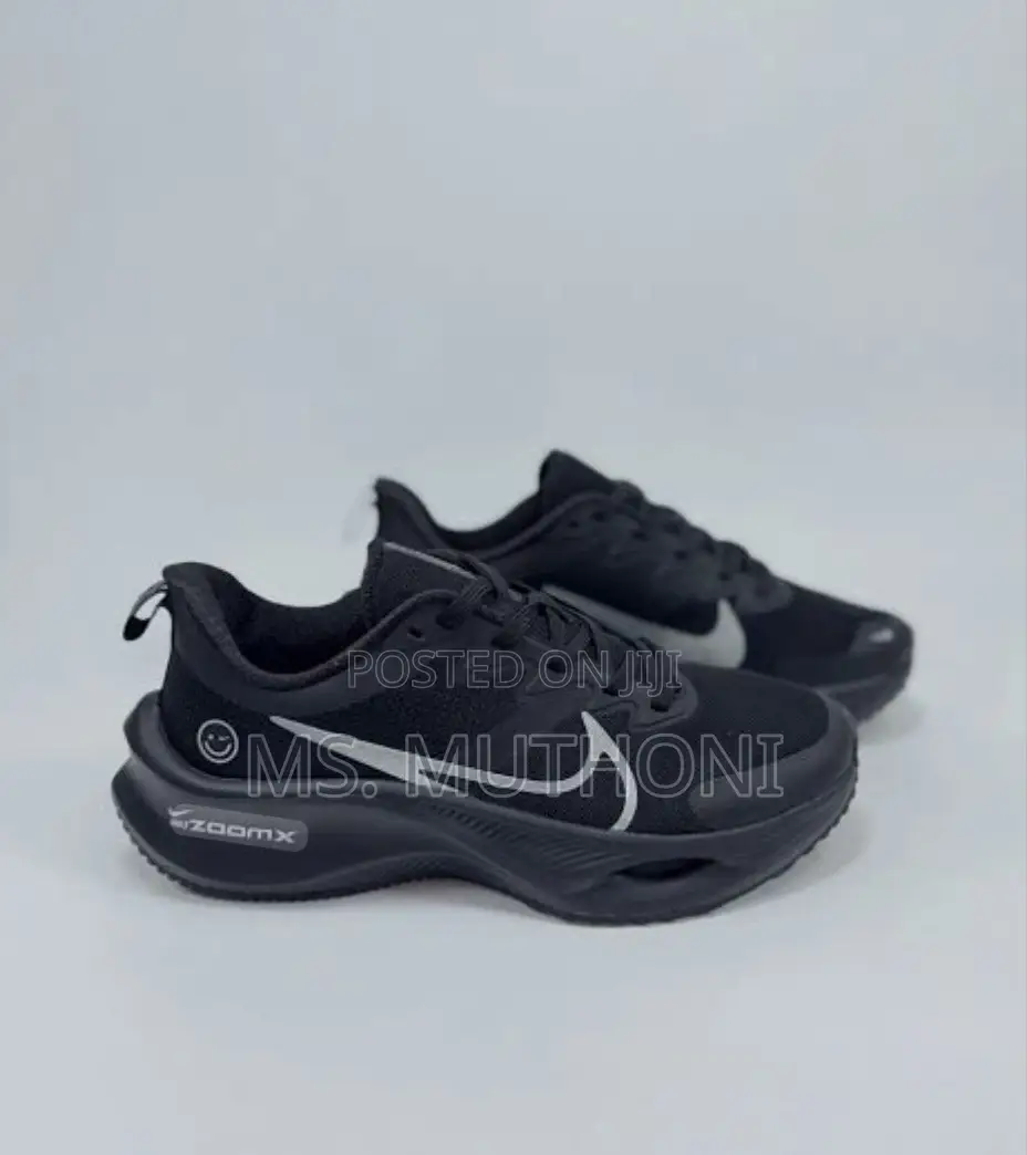 Unisex Smiley Zoom Sports Sneakers