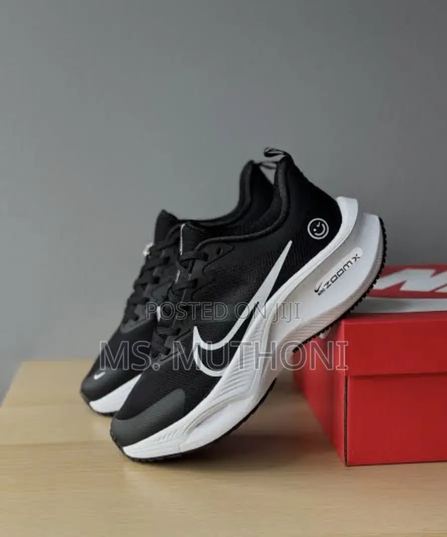 Unisex Smiley Zoom Sports Sneakers