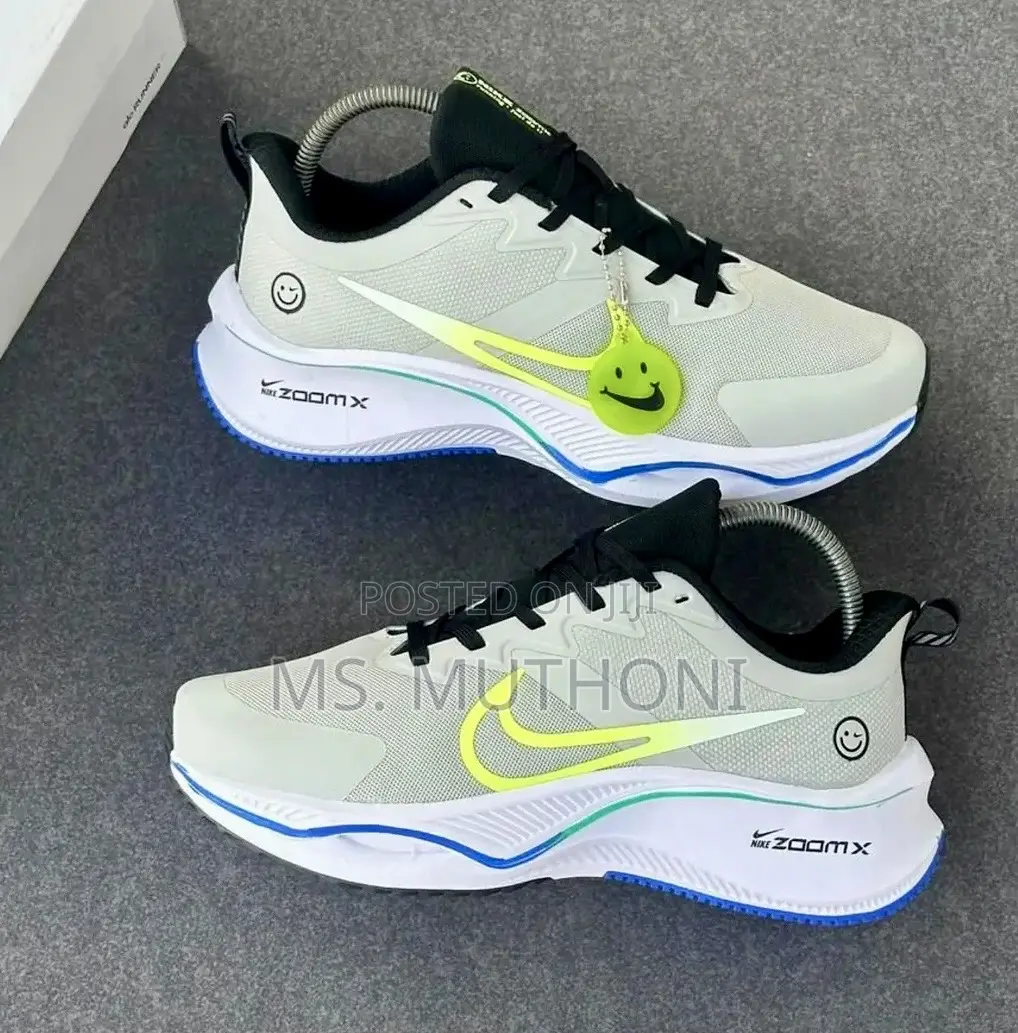 Unisex Smiley Zoom Sports Sneakers