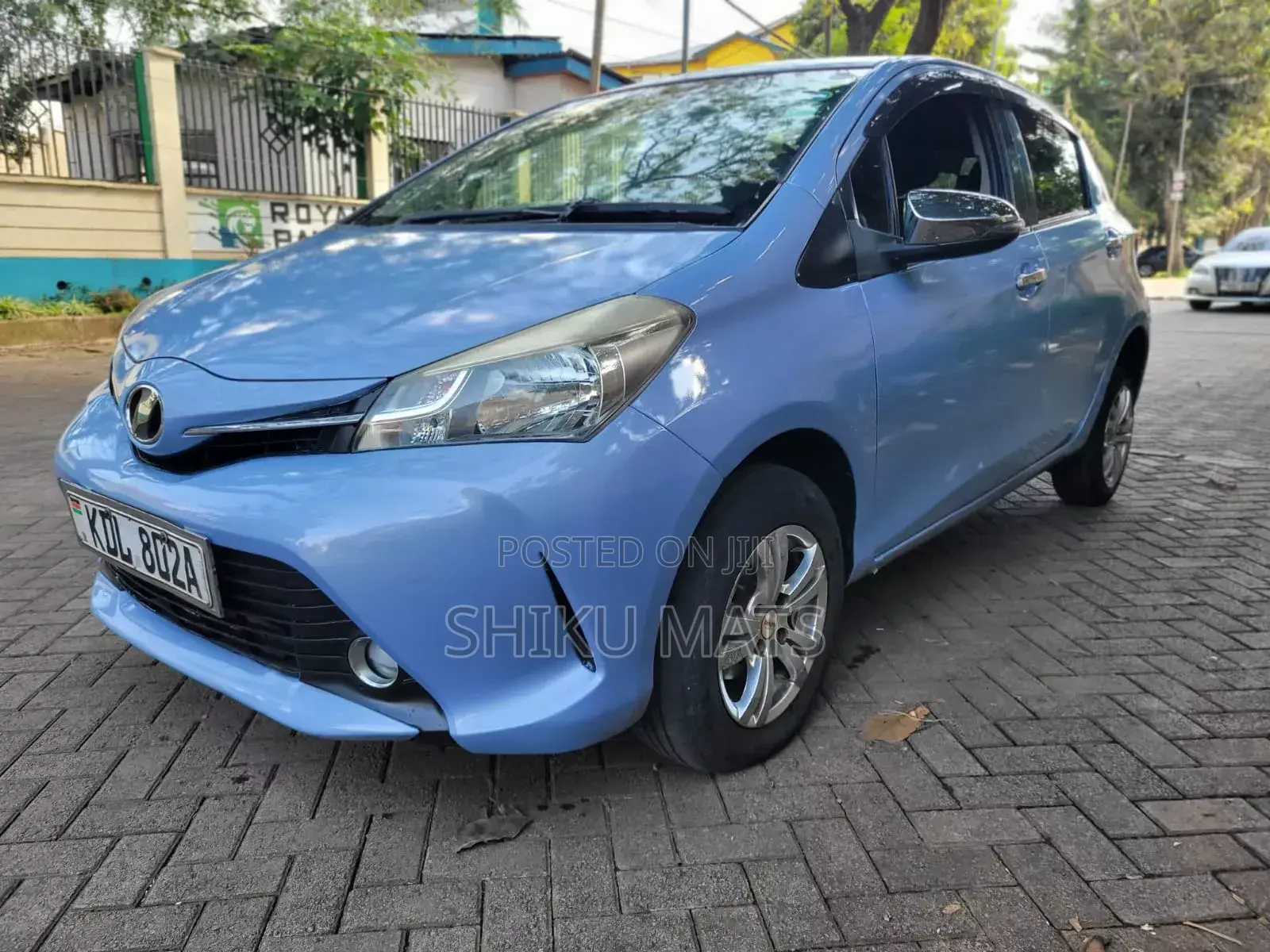 Toyota Vitz 2015 Silver