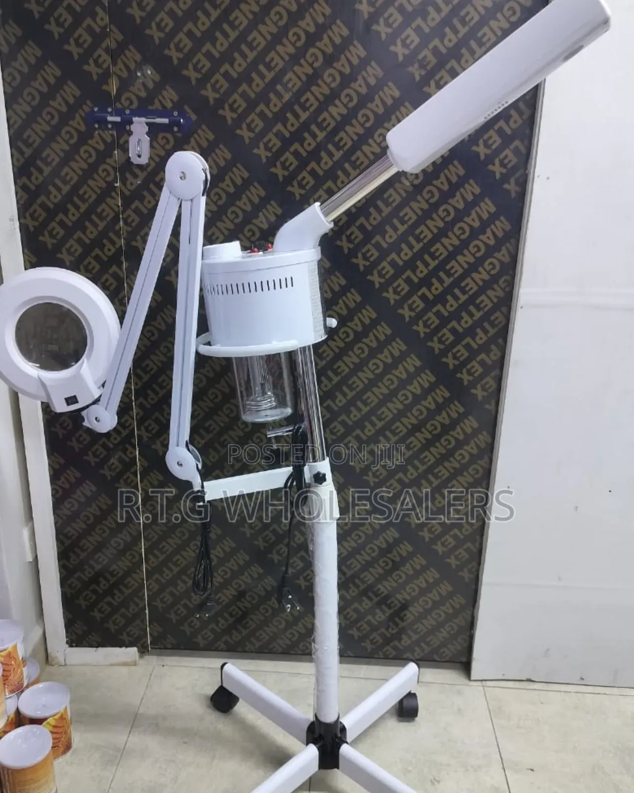 Hot Facial Steamer With Magnifying Lamp 2-in-1 Salon Tool
