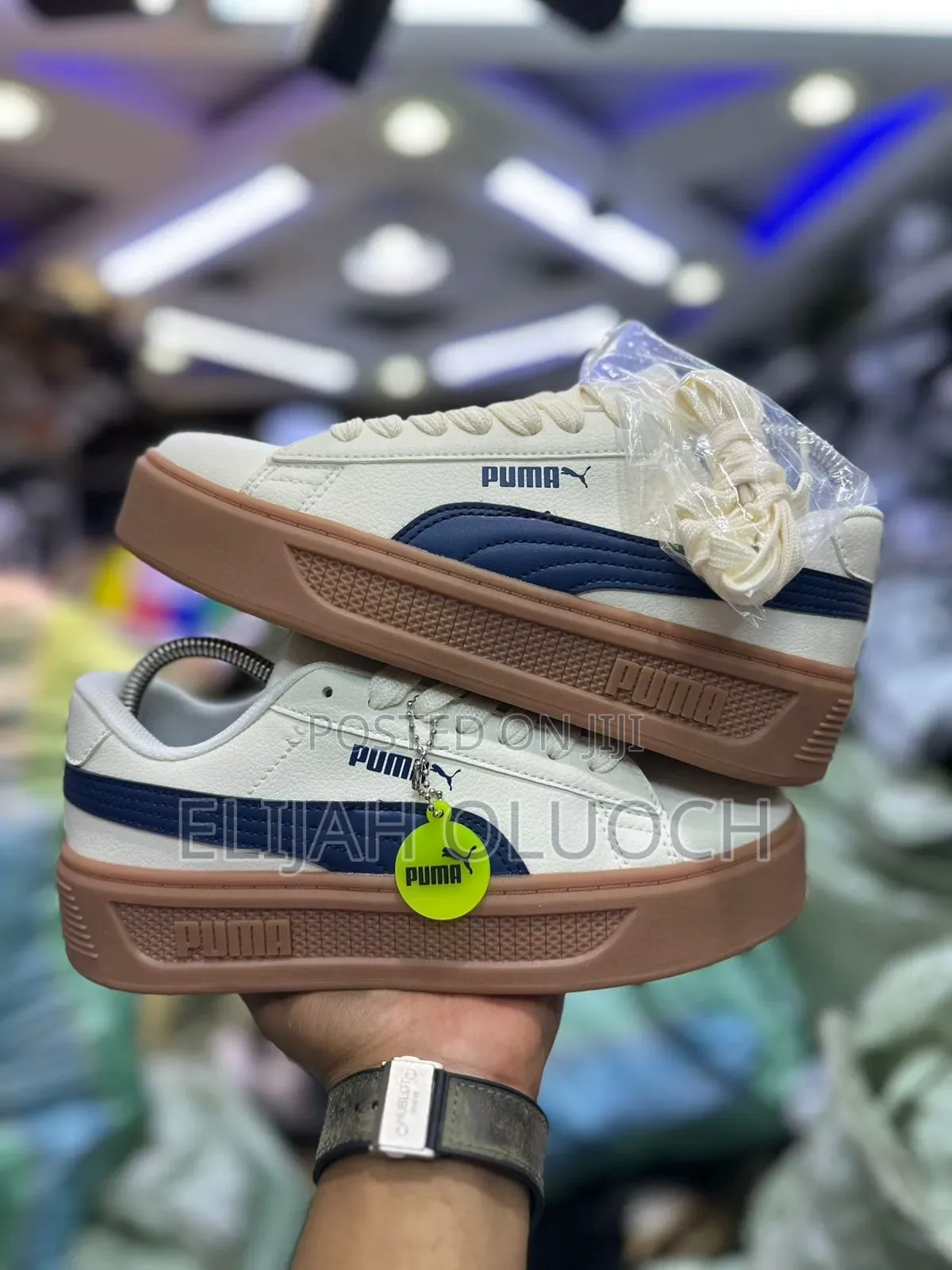 Puma Smash Platform “V3 “
Quality Leather 
Size 37-45