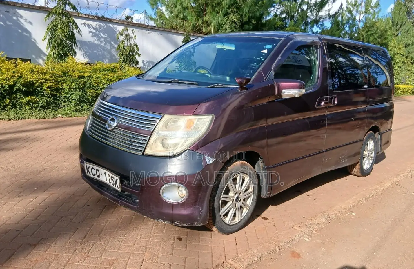 Nissan Serena 2010 Red