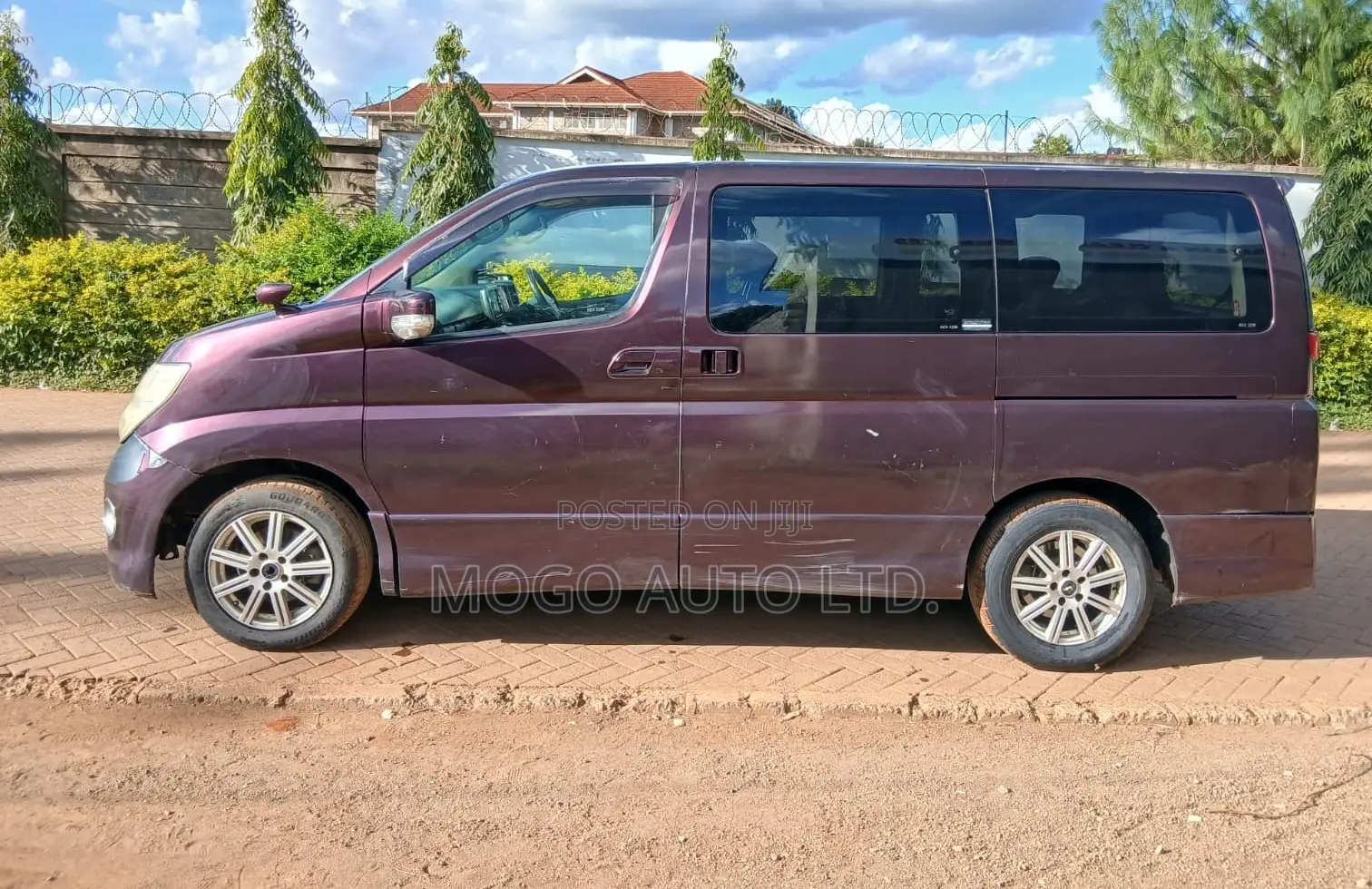 Nissan Serena 2010 Red