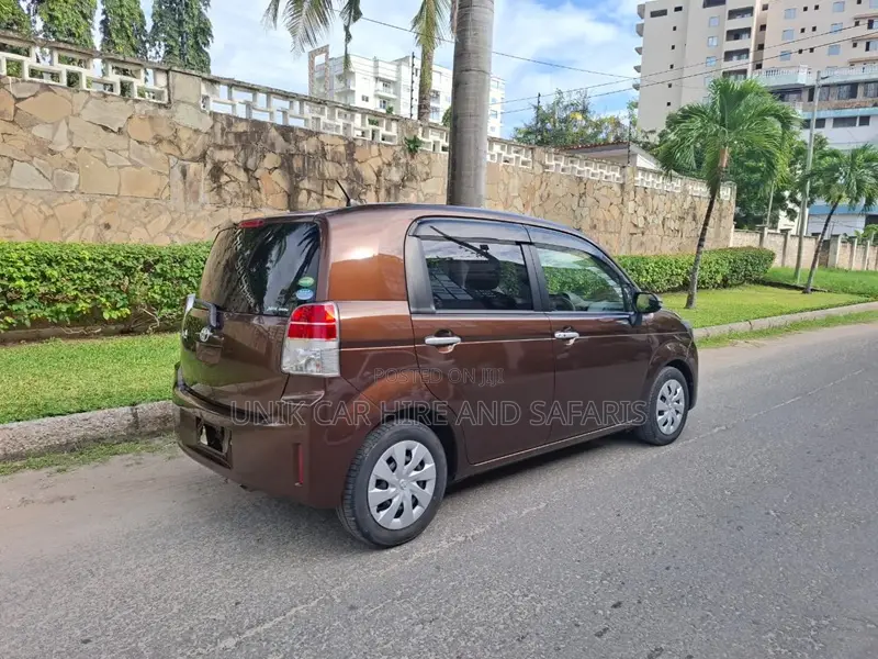 Toyota Spade 1.5 2019 Brown