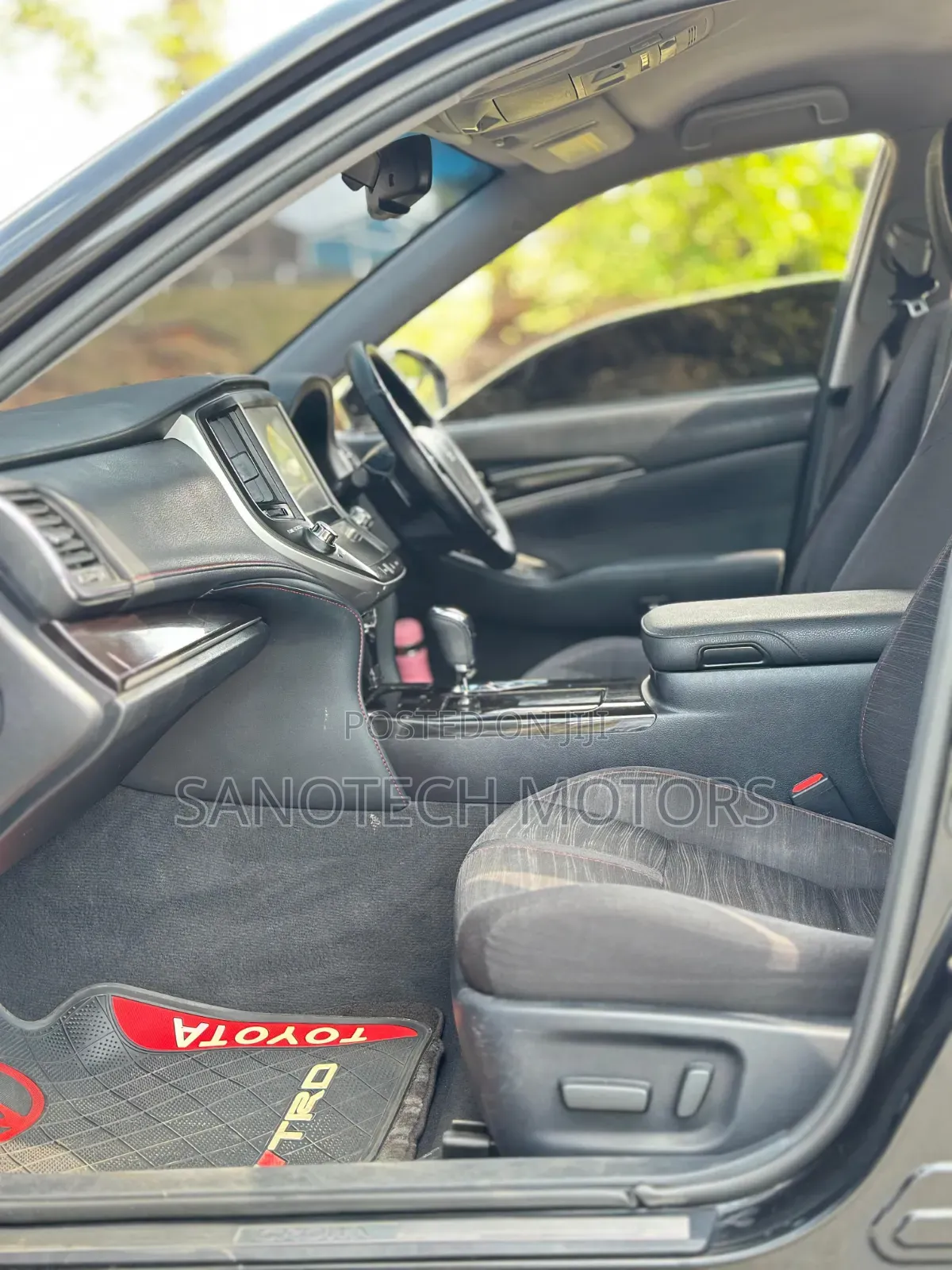 Toyota Crown 2018 Black