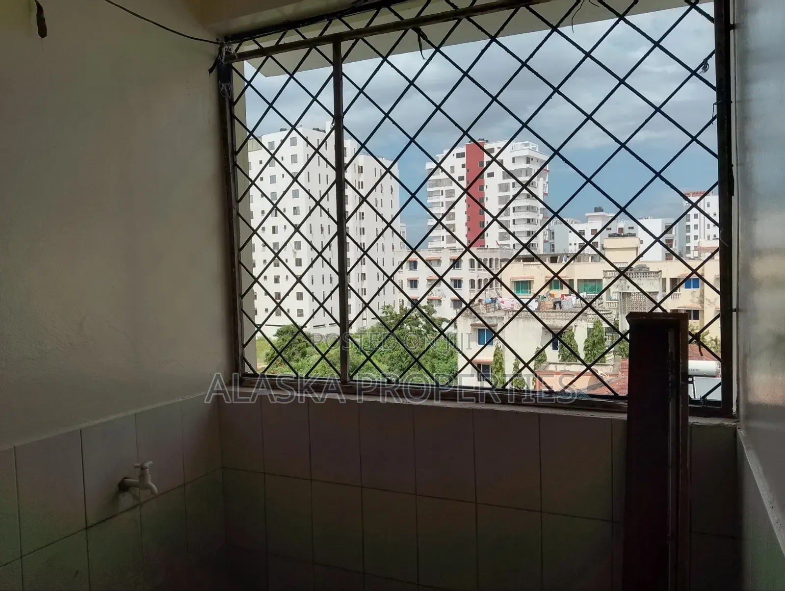 3bdrm Apartment in Mogadishu Estate, Nyali Mkomani for rent
