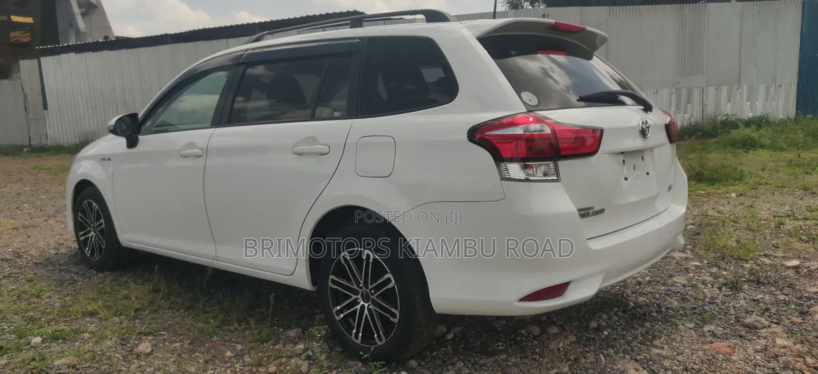 Toyota Corolla Fielder 1.5 Hybrid FWD 2019 White