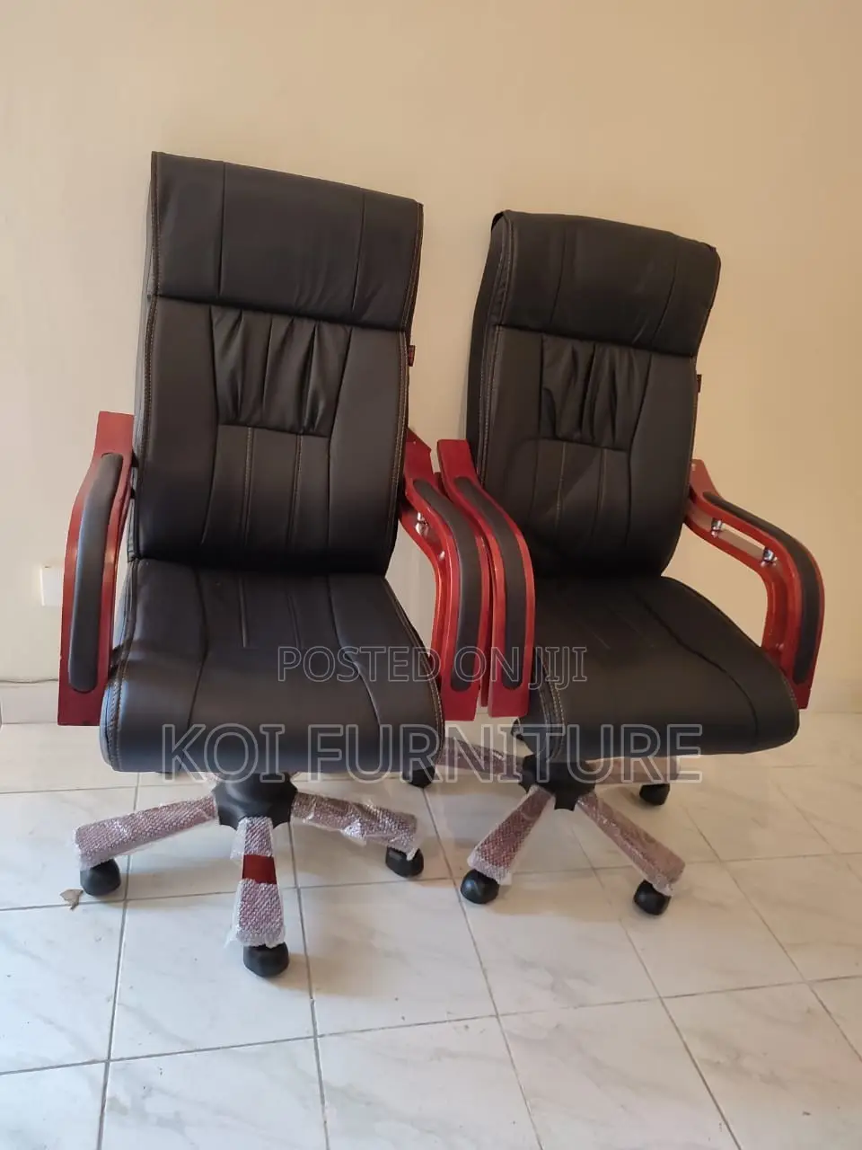 Office Chair:Bliss Executive Office Chair Upholstered in Black Leather