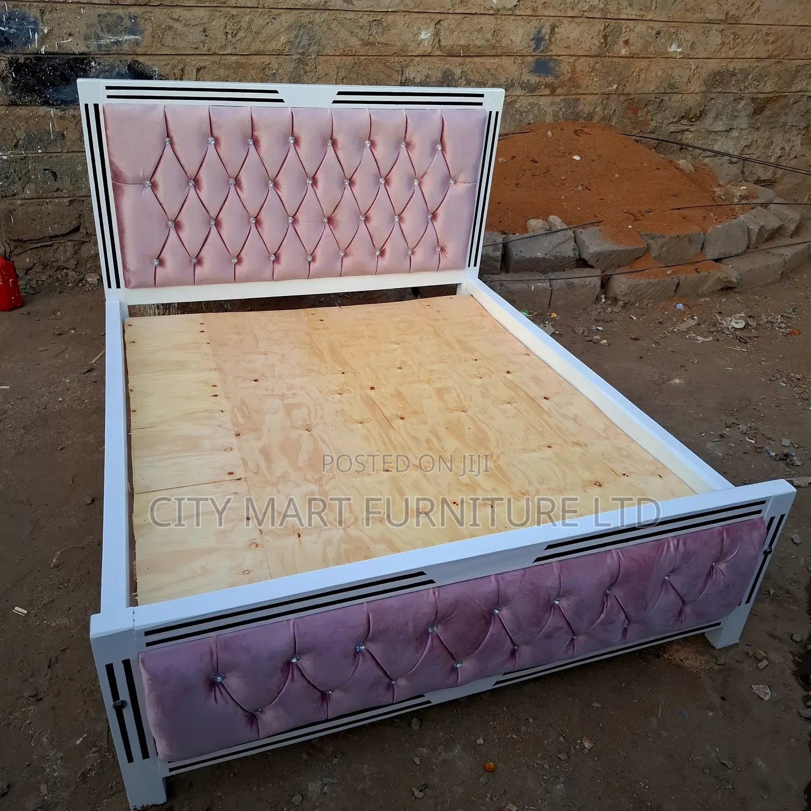 Distinctive Modern Mocket Beds on Offer!